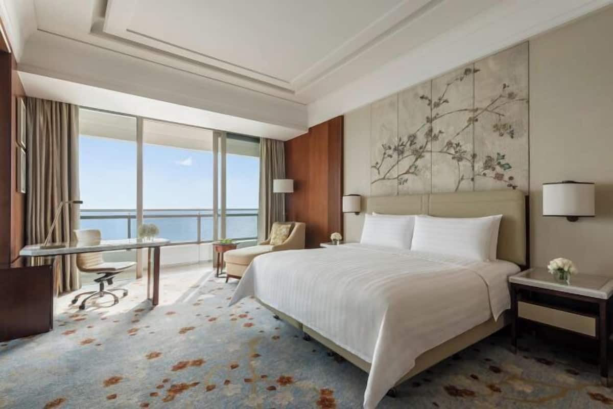 Peralatan tempat tidur premium, gebar bulu kapas, peti besi dalam bilik