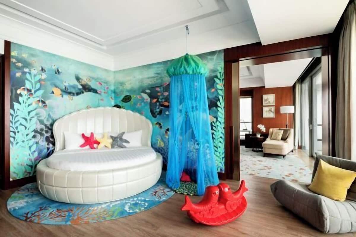 Peralatan tempat tidur premium, gebar bulu kapas, peti besi dalam bilik