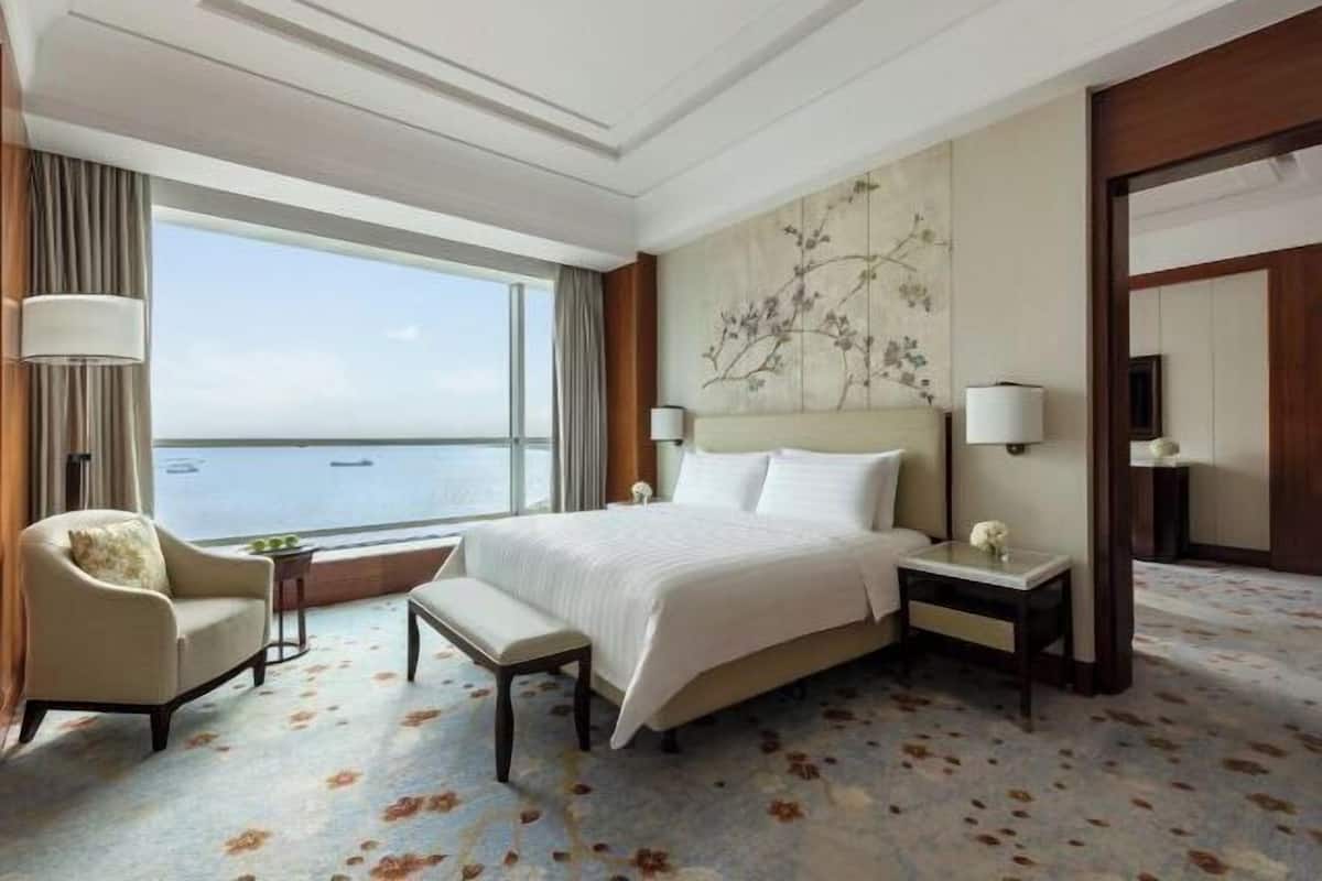 Peralatan tempat tidur premium, gebar bulu kapas, peti besi dalam bilik