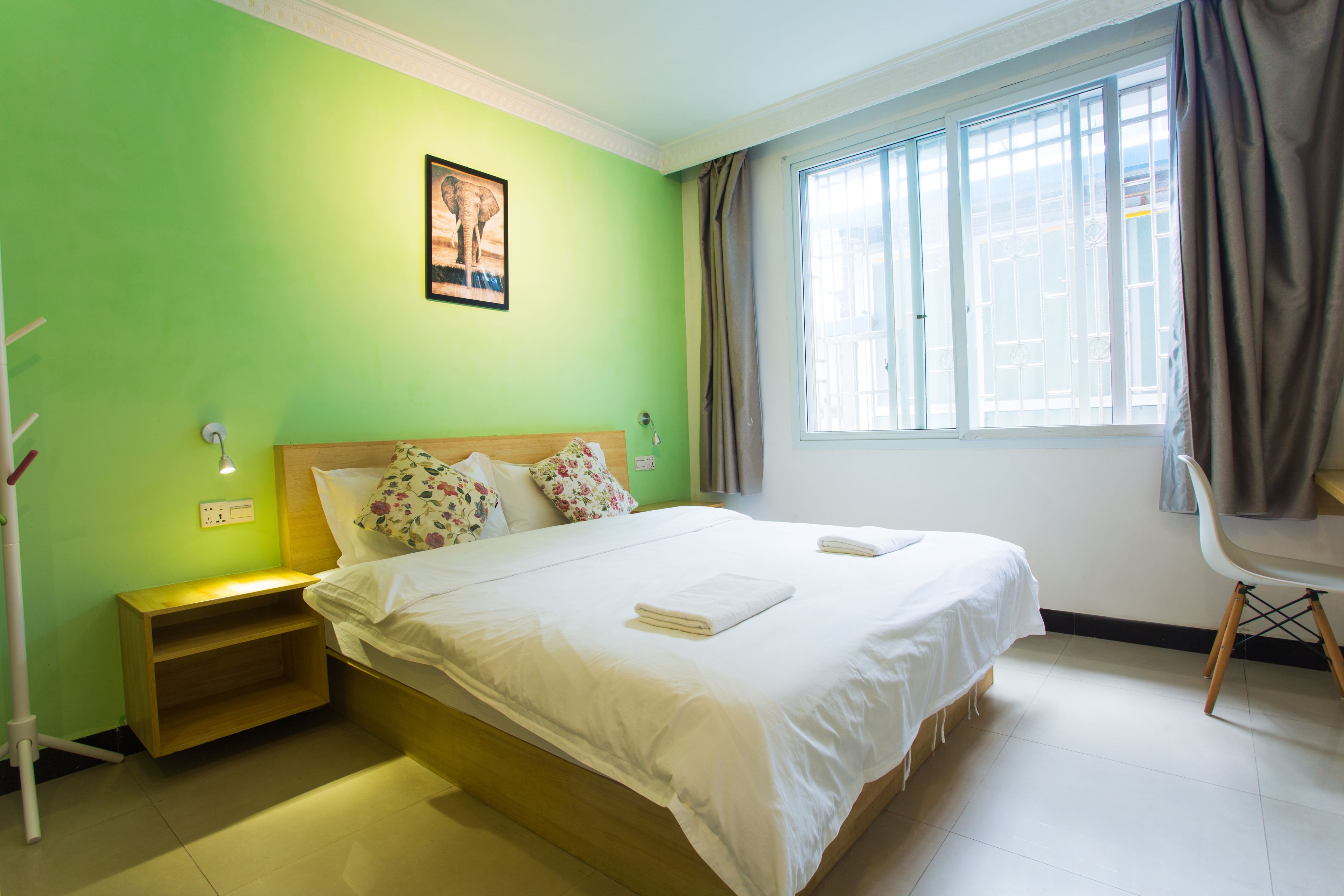 18 bedrooms, in-room safe, blackout curtains, soundproofing