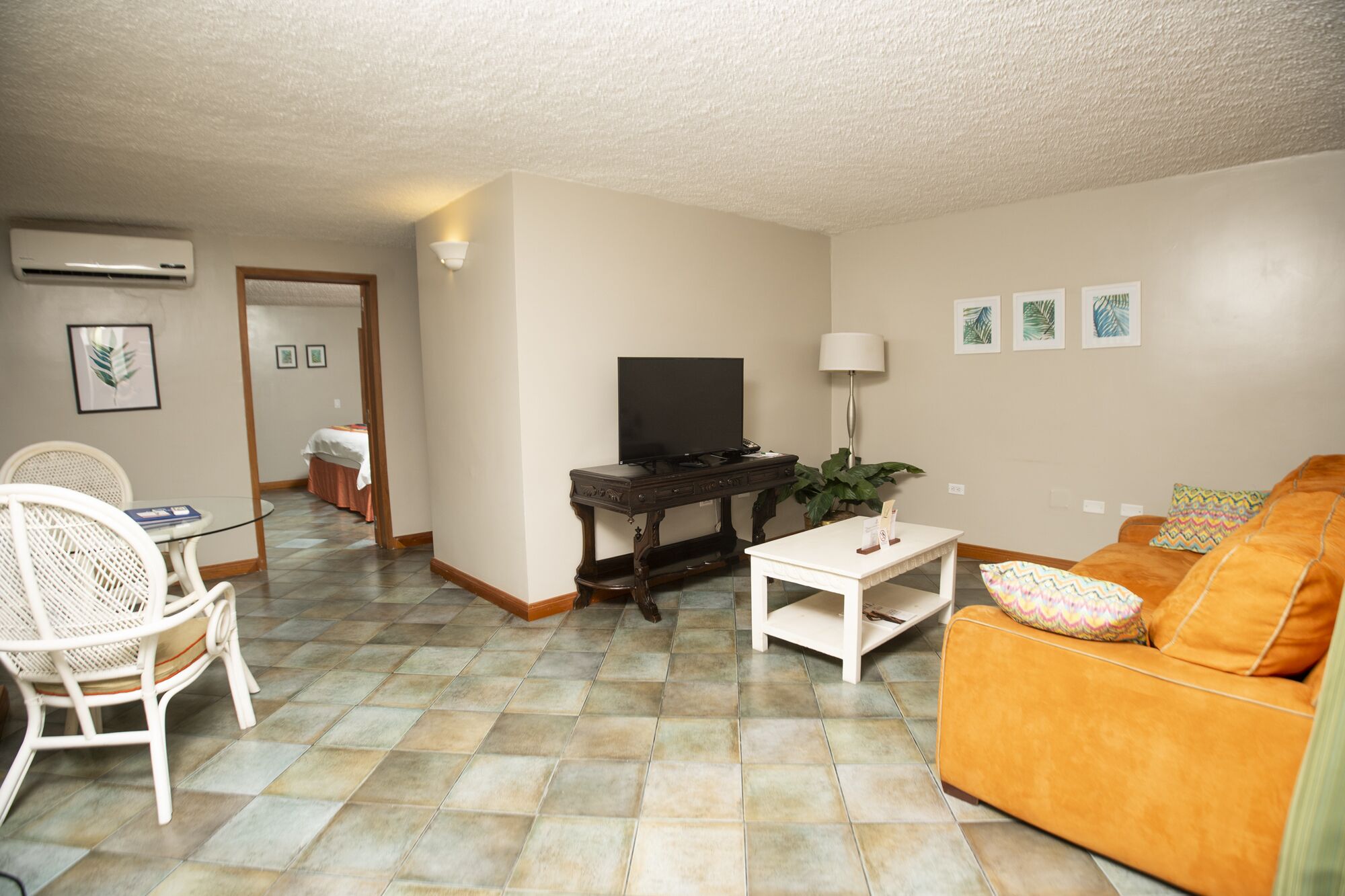 junior room | 1 bedroom, in-room safe, desk, iron/ironing board