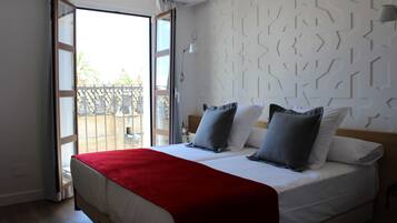 Double Room, City View | 1 bedroom, premium bedding, minibar, in-room safe