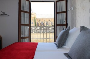 Double Room, City View | 1 bedroom, premium bedding, minibar, in-room safe - Hotel Boutique Caireles (Córdoba)