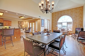 Royal Condo, 3 Bedrooms, Balcony