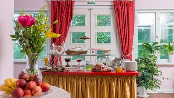 Desayuno buffet todos los días (con cargo)