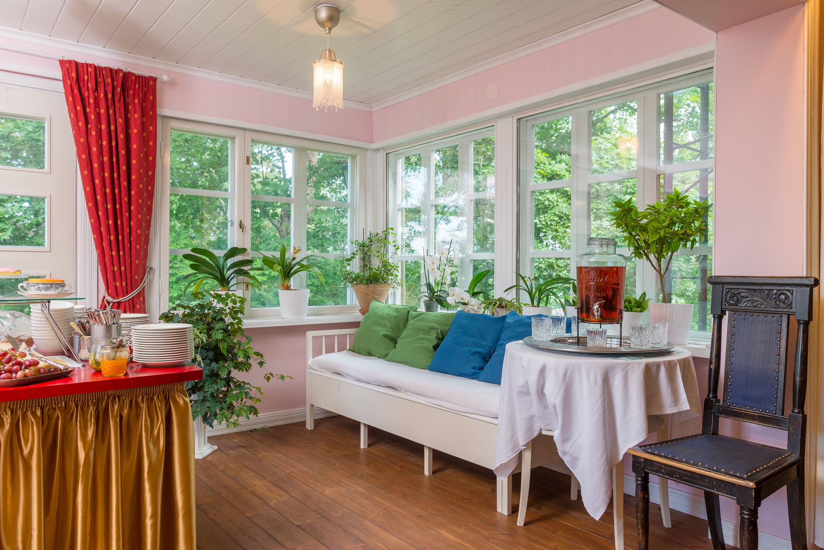 Daily buffet breakfast (EUR 7 per person)