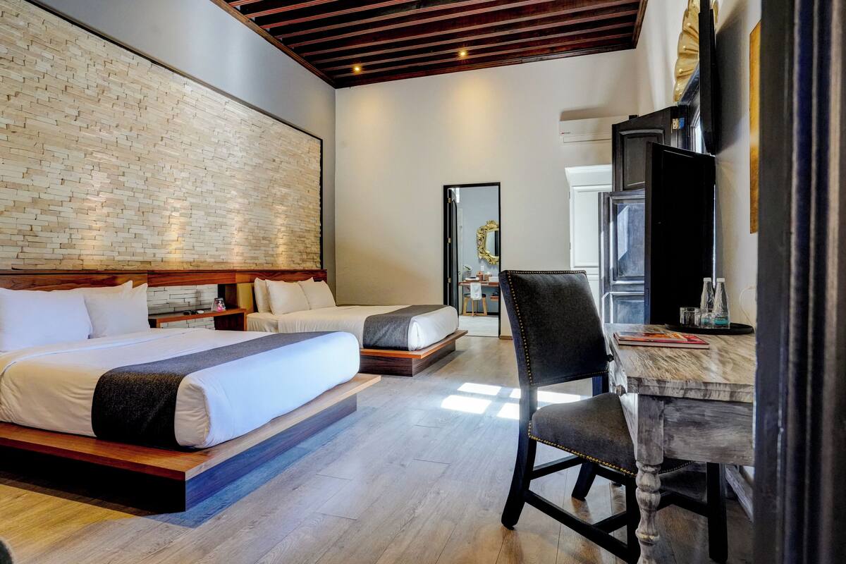 Master Double | In-room safe, desk, iron/ironing board, WiFi (free)