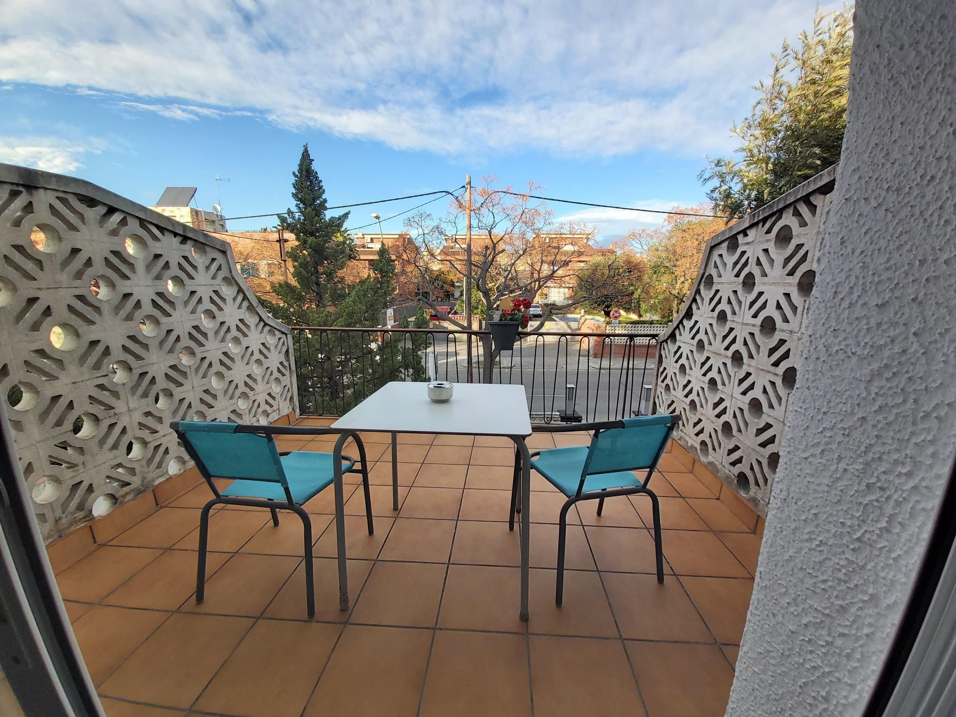 Twin kamer, terras | Verduisterende gordijnen, gratis wifi, beddengoed