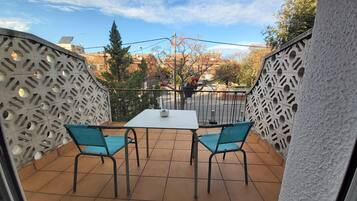 Zweibettzimmer, Terrasse | VerdunkelungsvorhÀnge, kostenloses WLAN, BettwÀsche