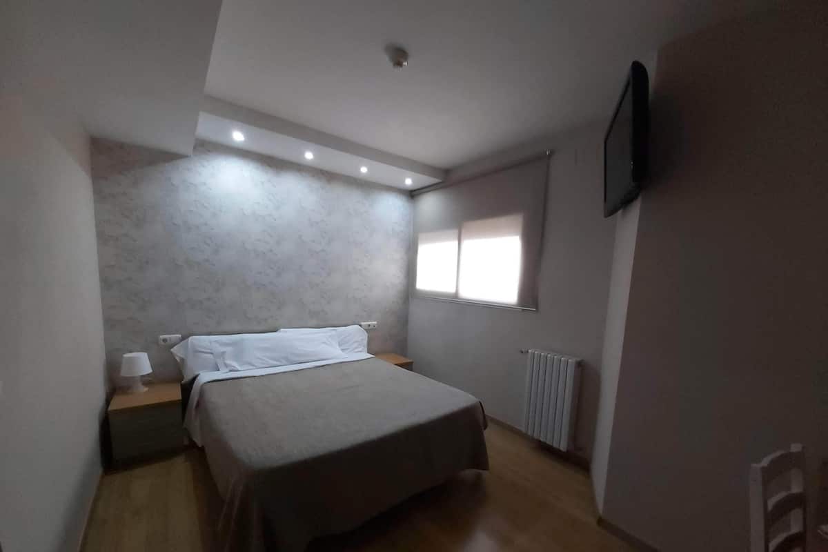 Chambre Double | Rideaux occultants, Wi-Fi gratuit, draps fournis