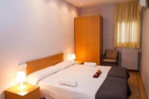 Rideaux occultants, Wi-Fi gratuit, draps fournis