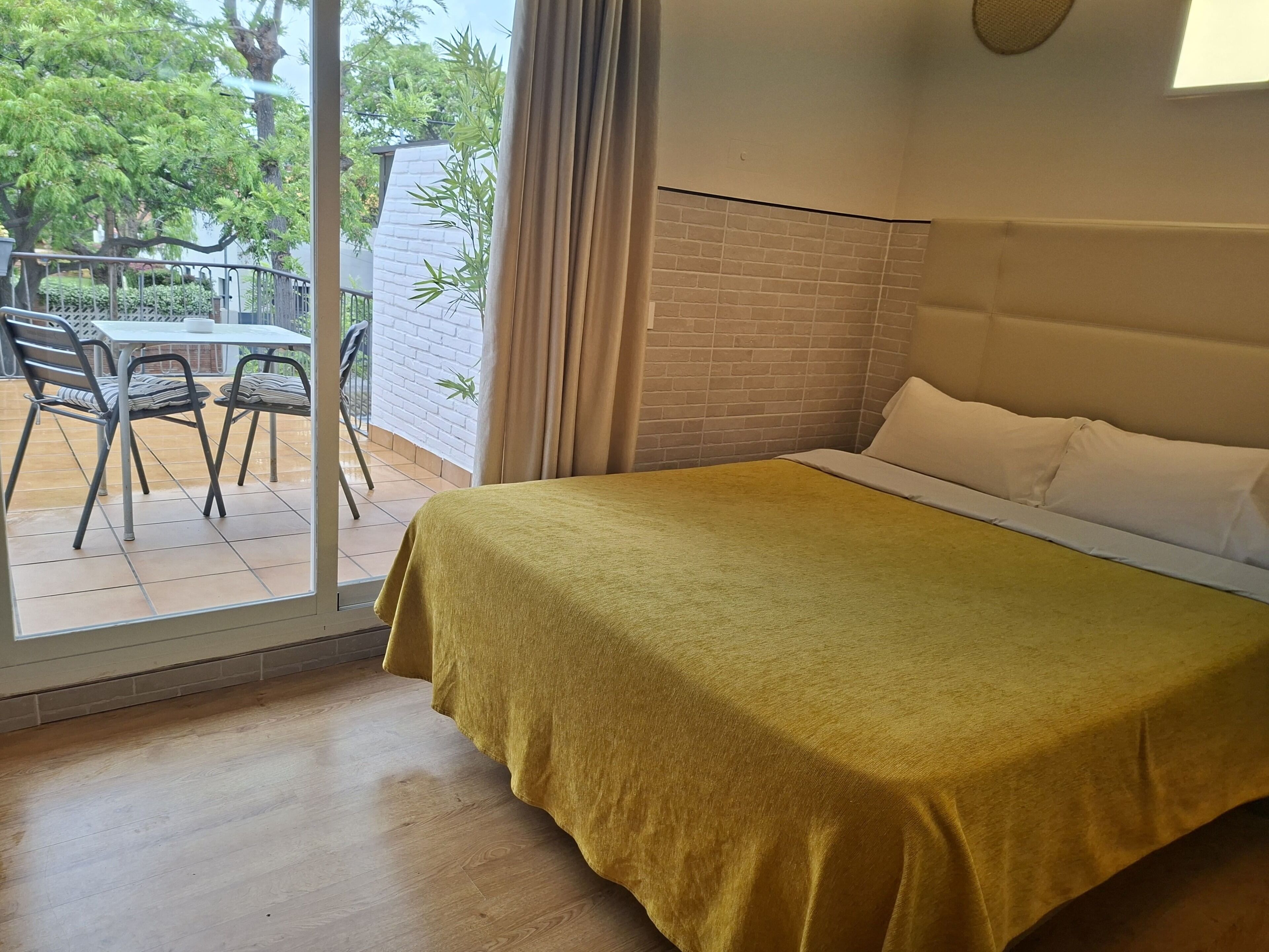 Basic Room, 1 Double Bed, Balcony | Blackout drapes, free WiFi, bed sheets