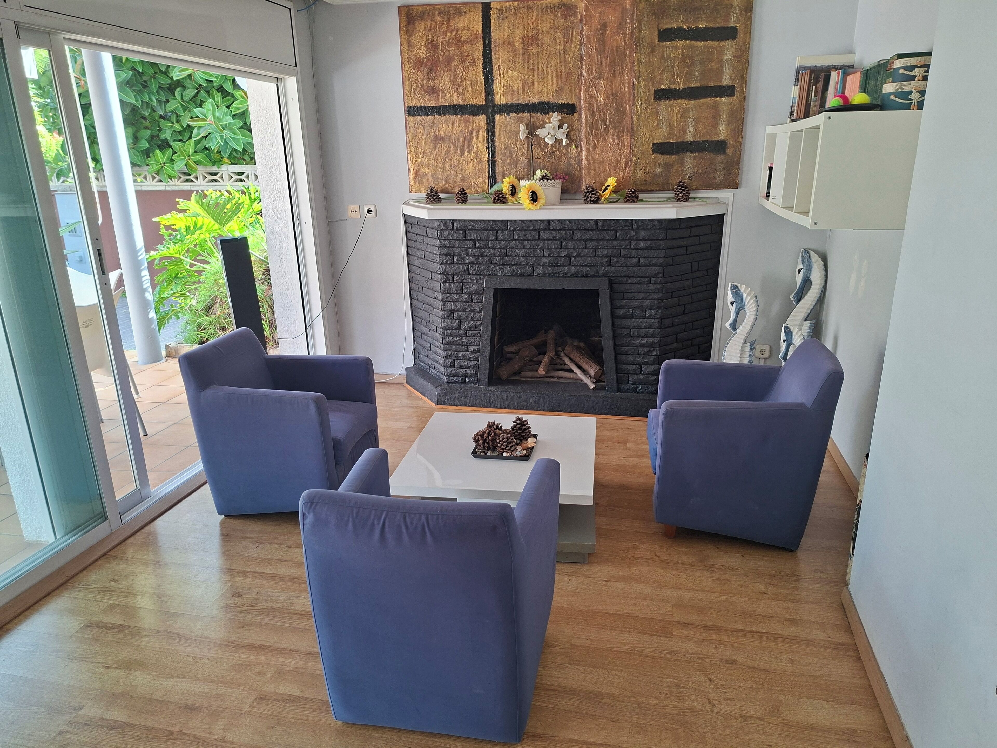 Televisión LED de 22 pulgadas con canales digitales, una televisión