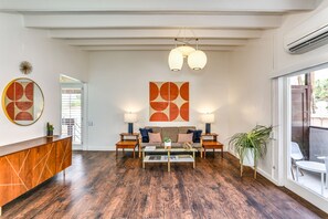 Deluxe Studio Suite, Balcony, Mountain View | Living area | Flat-screen TV