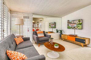 Luxury Suite, 1 King Bed, Accessible, Kitchen | Living room | Flat-screen TV