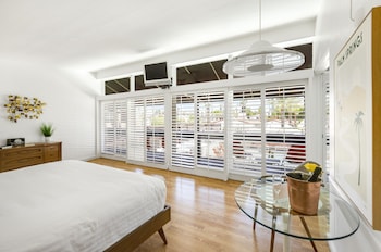 Deluxe Room, 1 King Bed, Kitchen, Mountain View | Premium bedding, in-room safe, iron/ironing board, WiFi at Del Marcos Hotel