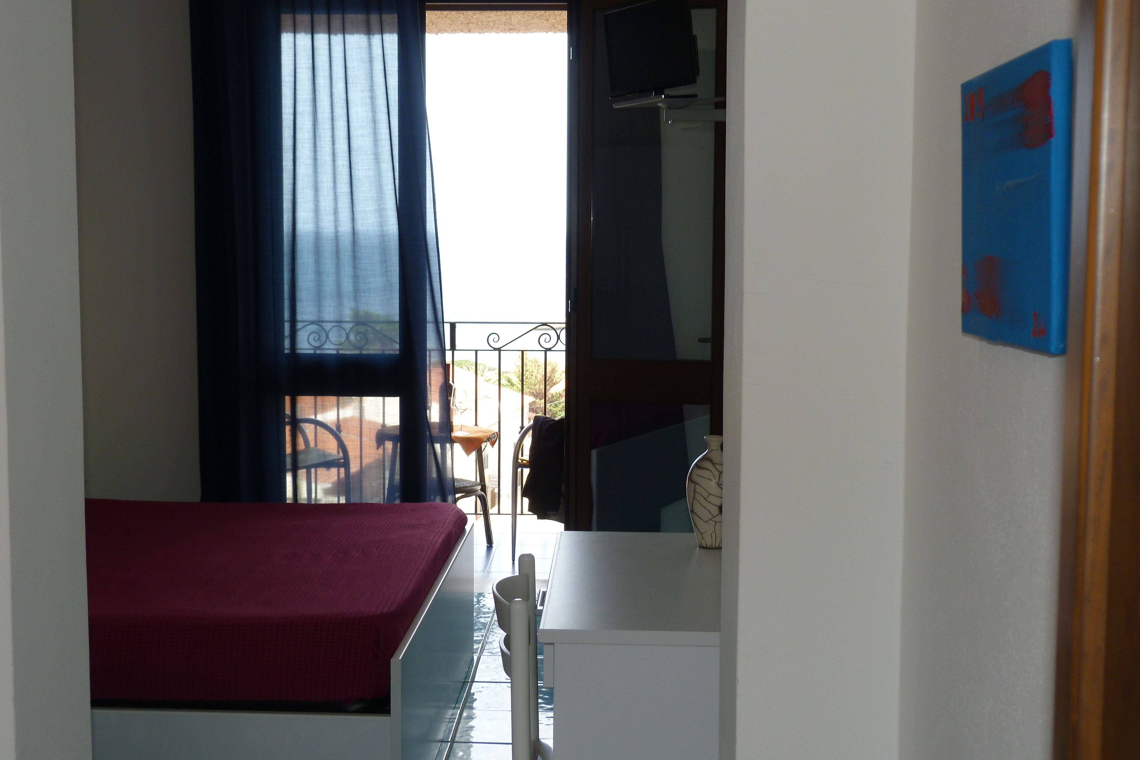double room, balcony, sea view | minibar, in-room safe, desk, blackout curtains