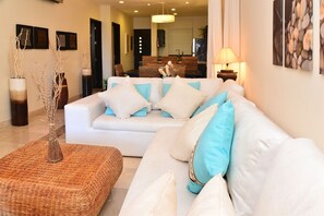 Flat-screen TV - Residencia El Faro by Rentals Your Way (Playa del Carmen)