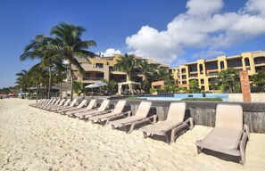 On the beach, white sand - Residencia El Faro by Rentals Your Way (Playa del Carmen)