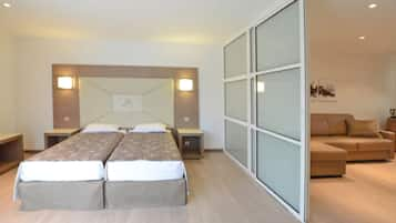 Quadruple Room, Terrace | Premium bedding, Select Comfort beds, minibar, in-room safe