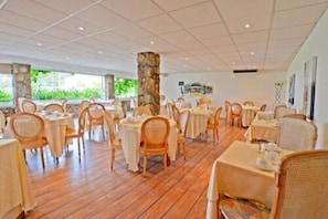 Daily buffet breakfast (EUR 22 per person)