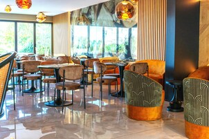 Desayuno buffet todos los días (con cargo)