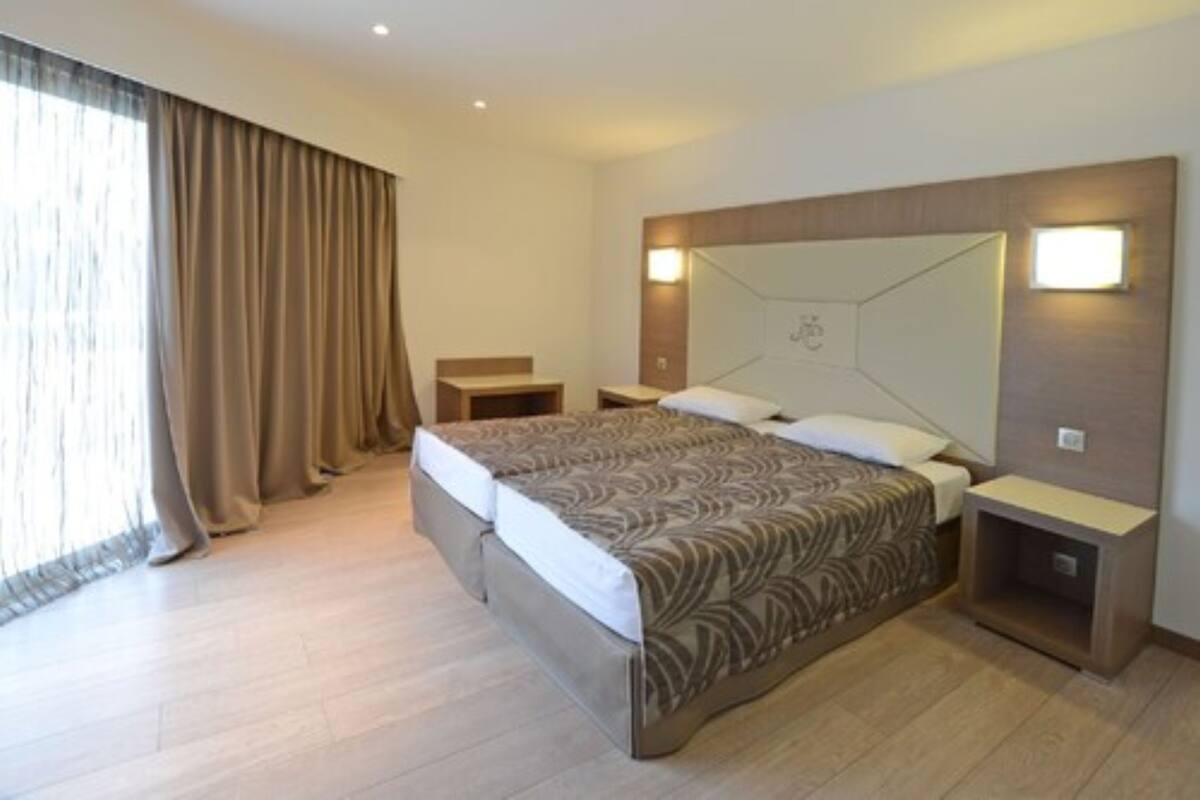 premium bedding, select comfort beds, minibar, in-room safe