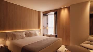 Standard Room | 1 bedroom, in-room safe, desk, soundproofing