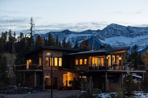 住宿正面 - 傍晚/夜晚