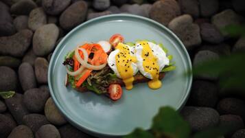 Daily cooked-to-order breakfast (IDR 80000 per person)