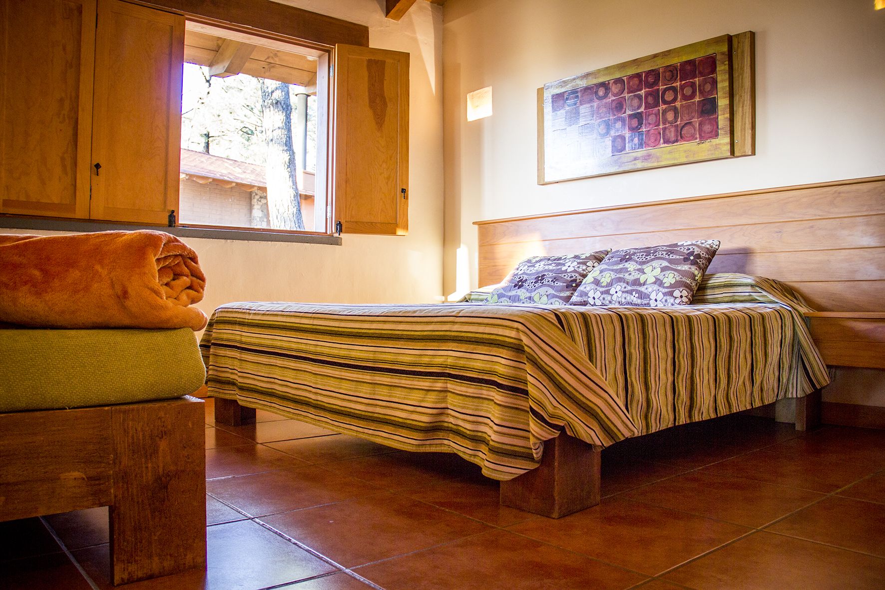 32-inch lcd tv with digital channels, tv