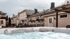 Outdoor spa tub - Hotel Bridget Inn (Naantali)