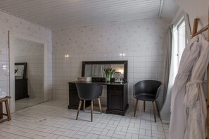 1 bedroom, individually decorated, individually furnished, free WiFi