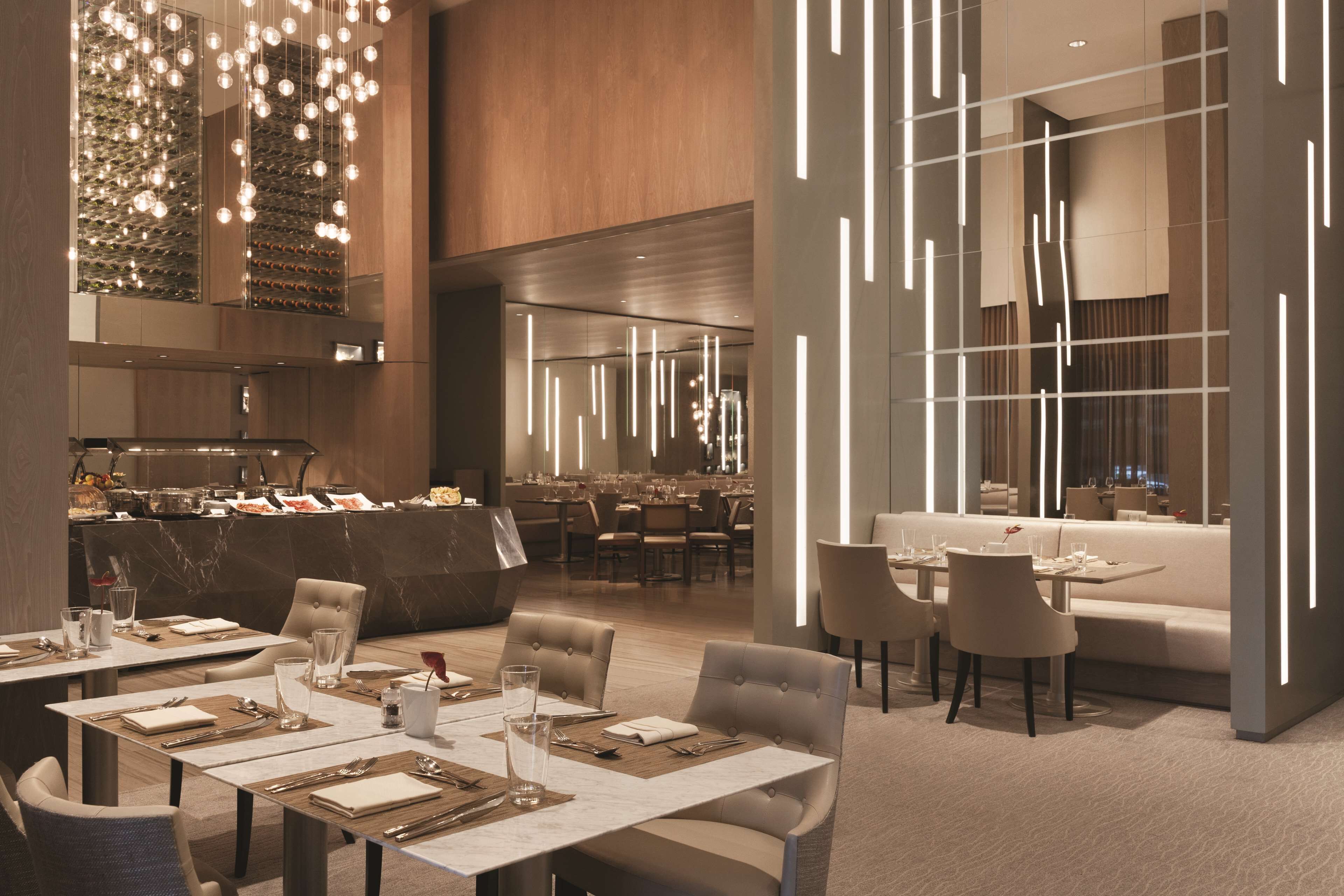 Café da manhã com buffet diário (BRL 115 por pessoa) 