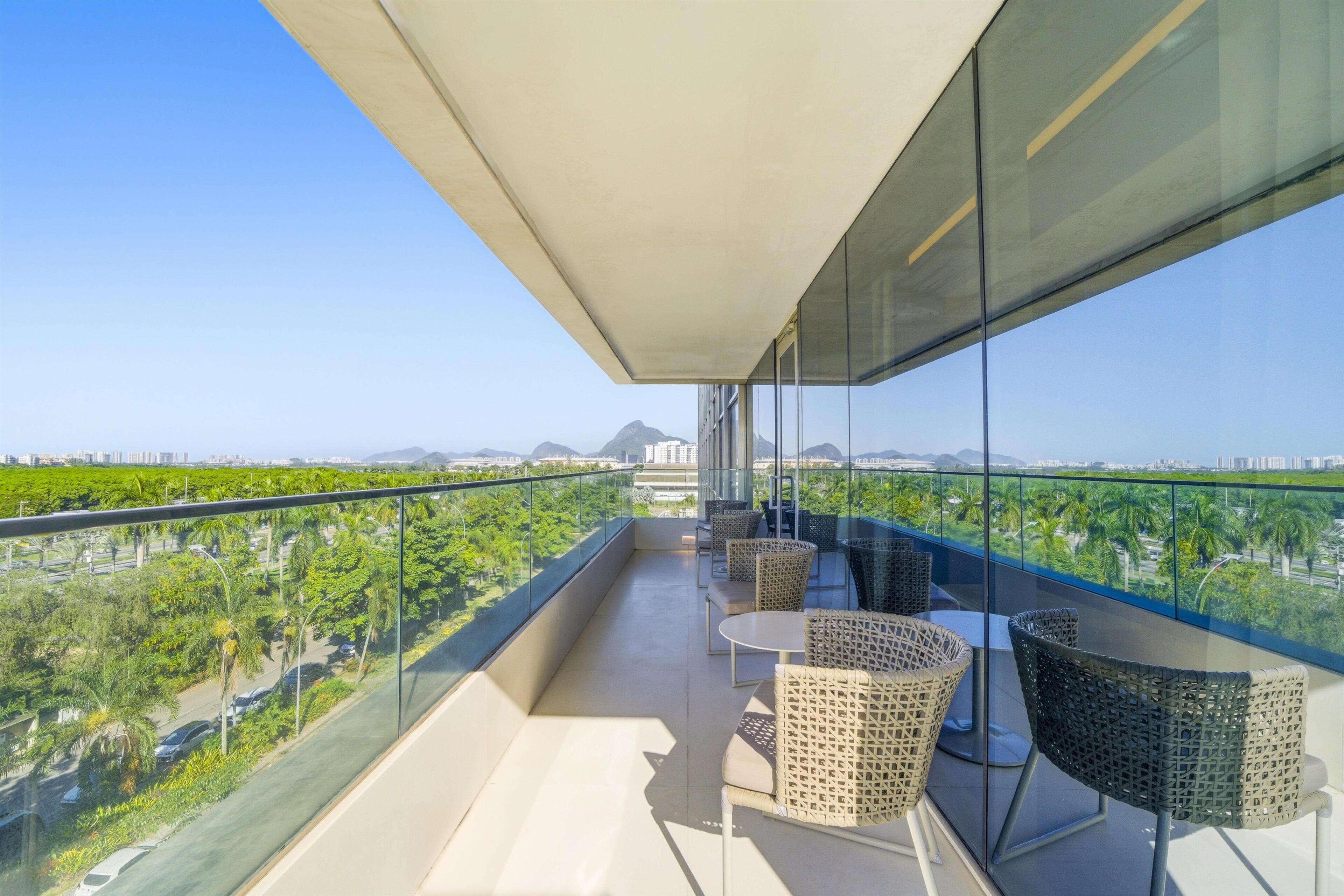 Suíte clássica, 1 cama King, acesso ao Club Lounge, vista para a lagoa | Vista do quarto