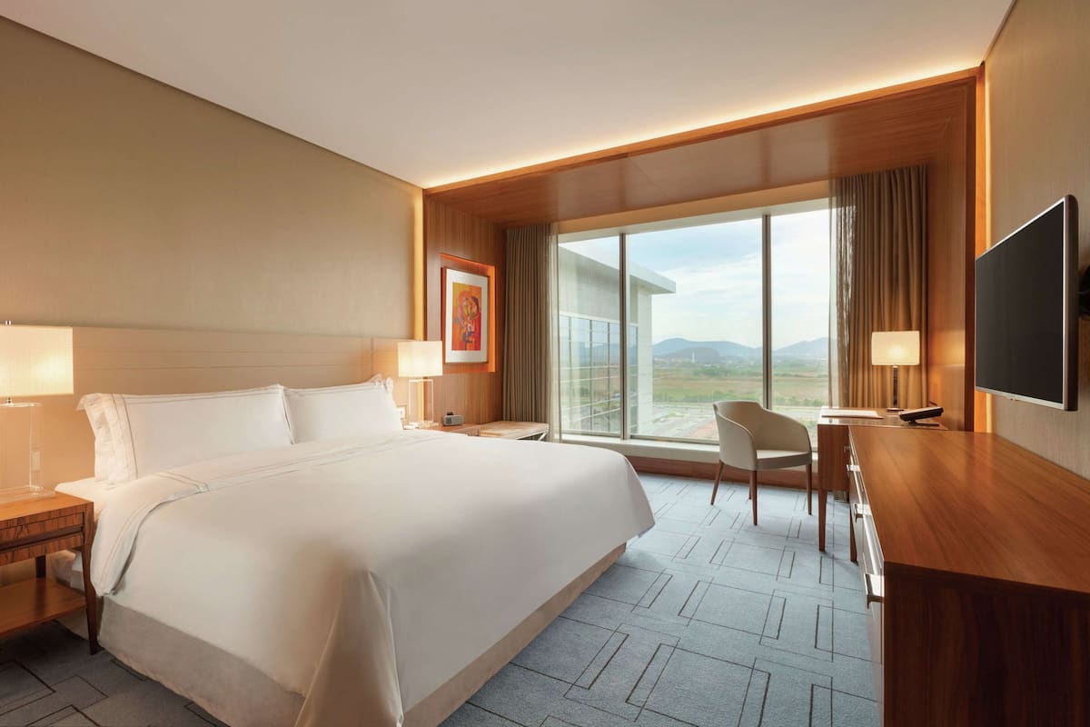 1 Schlafzimmer, hochwertige Bettwaren, Minibar, Zimmersafe