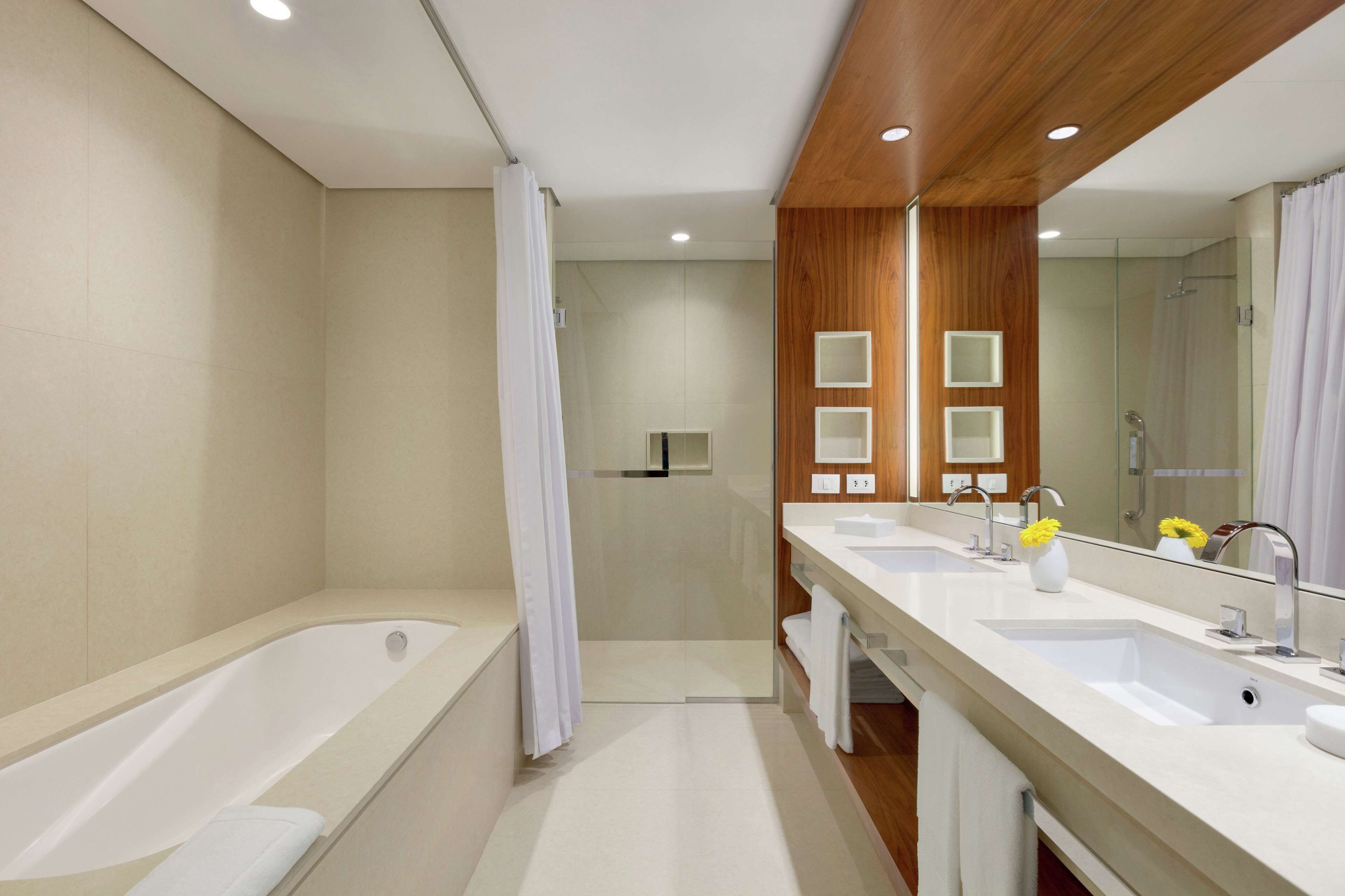 presidential room, club lounge access, lagoon view | bathroom | free toiletries, hair dryer, towels