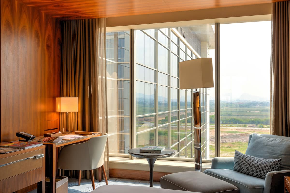 executive room, mobility accessible, club lounge access | 1 bedroom, premium bedding, minibar, in-room safe