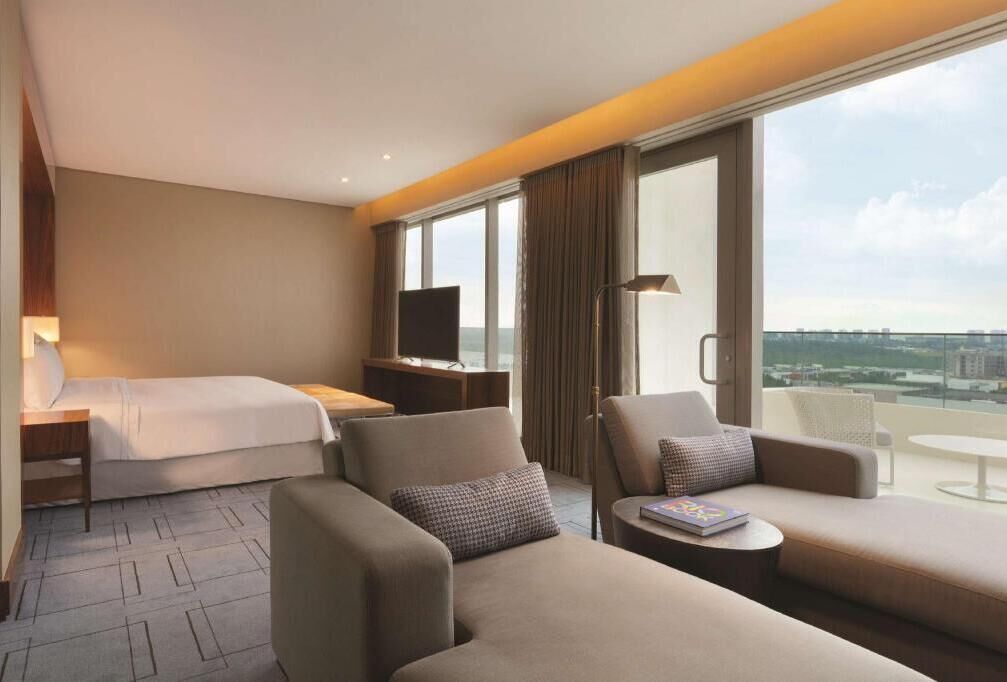 Premium bedding, minibar, in-room safe, soundproofing