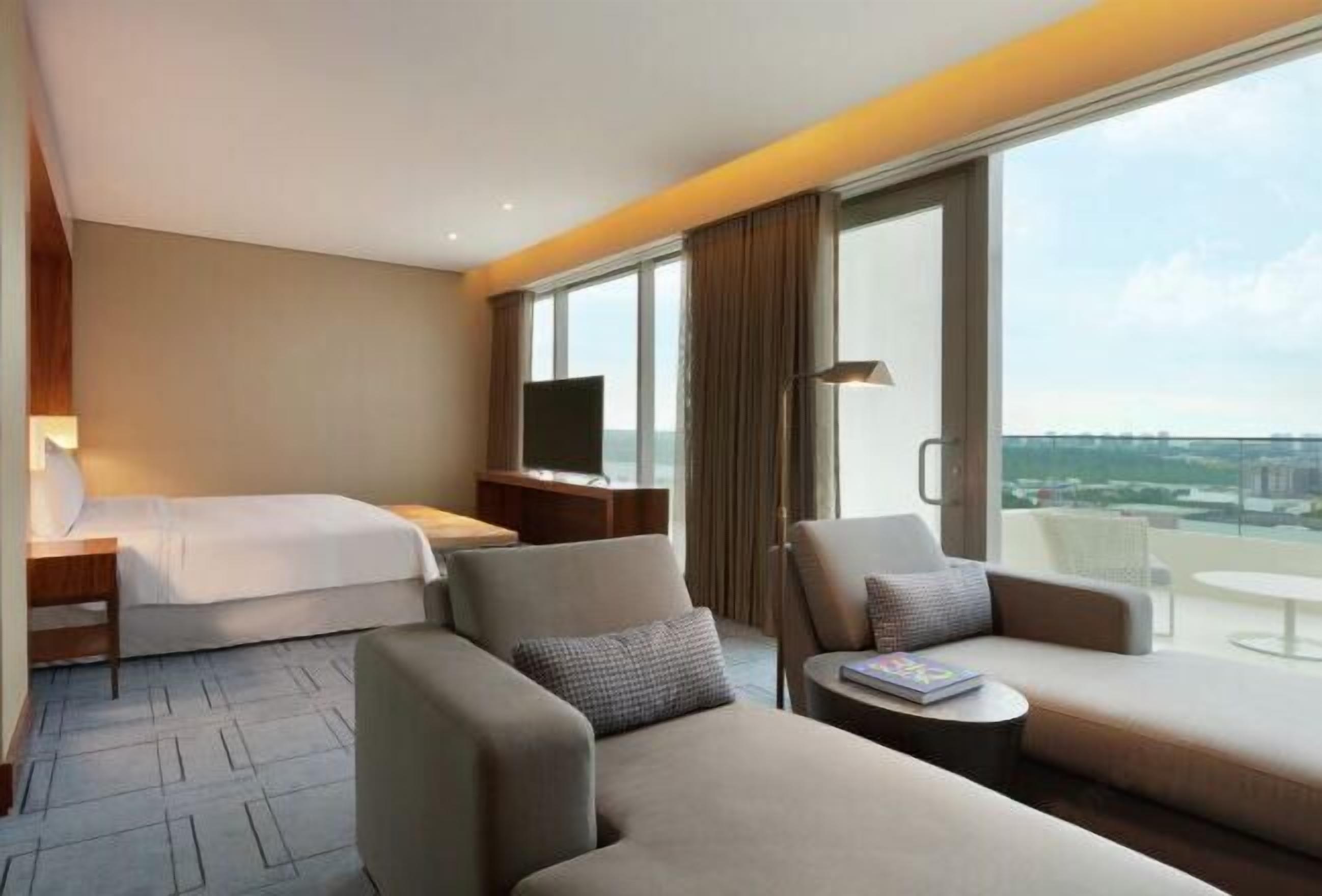 Premium bedding, minibar, in-room safe, soundproofing