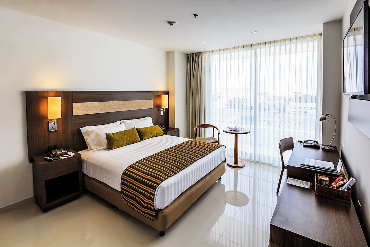 Standard Room, 1 King Bed | Premium bedding, in-room safe, desk, blackout drapes
