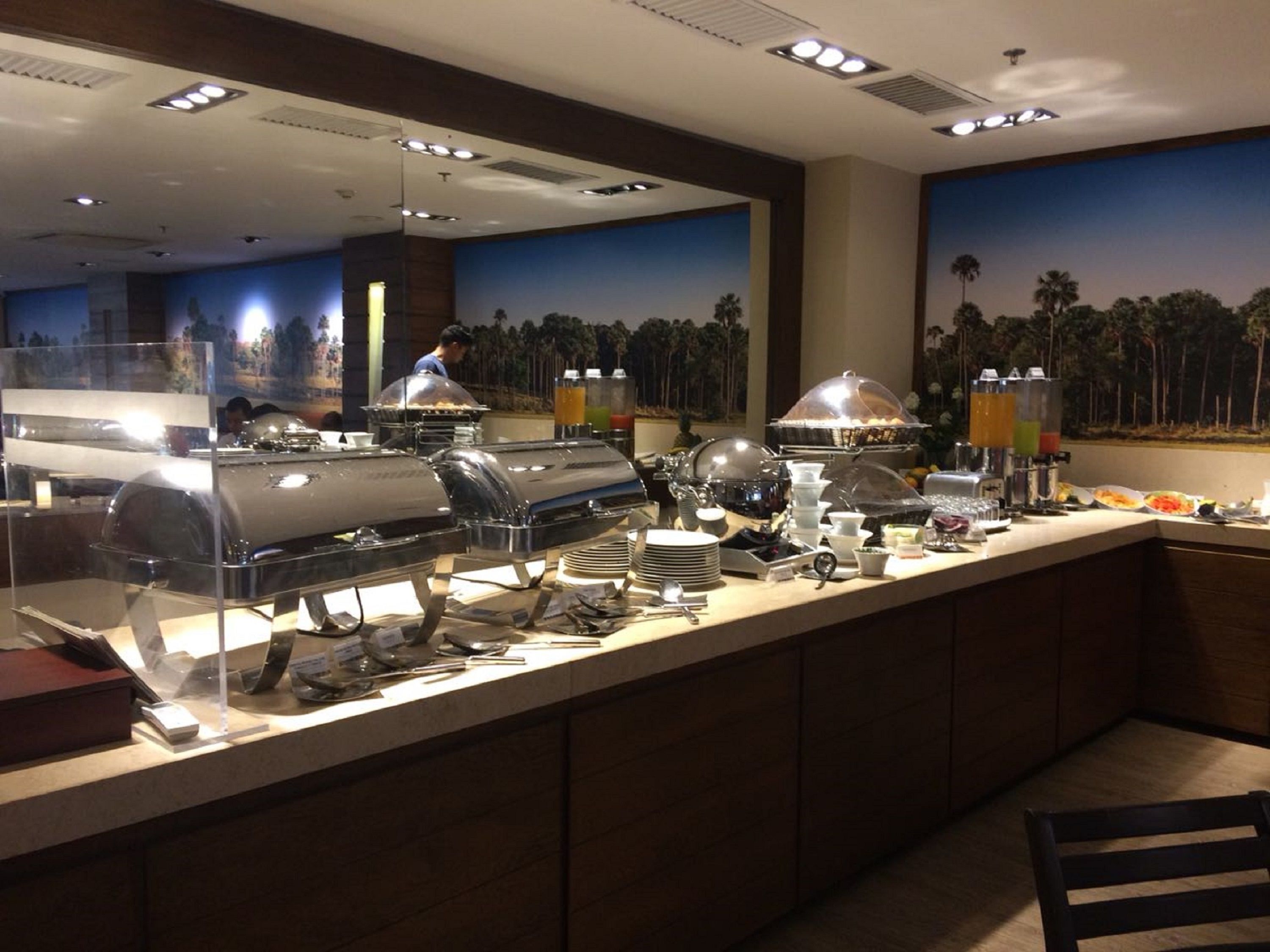 daily cooked-to-order breakfast for a fee