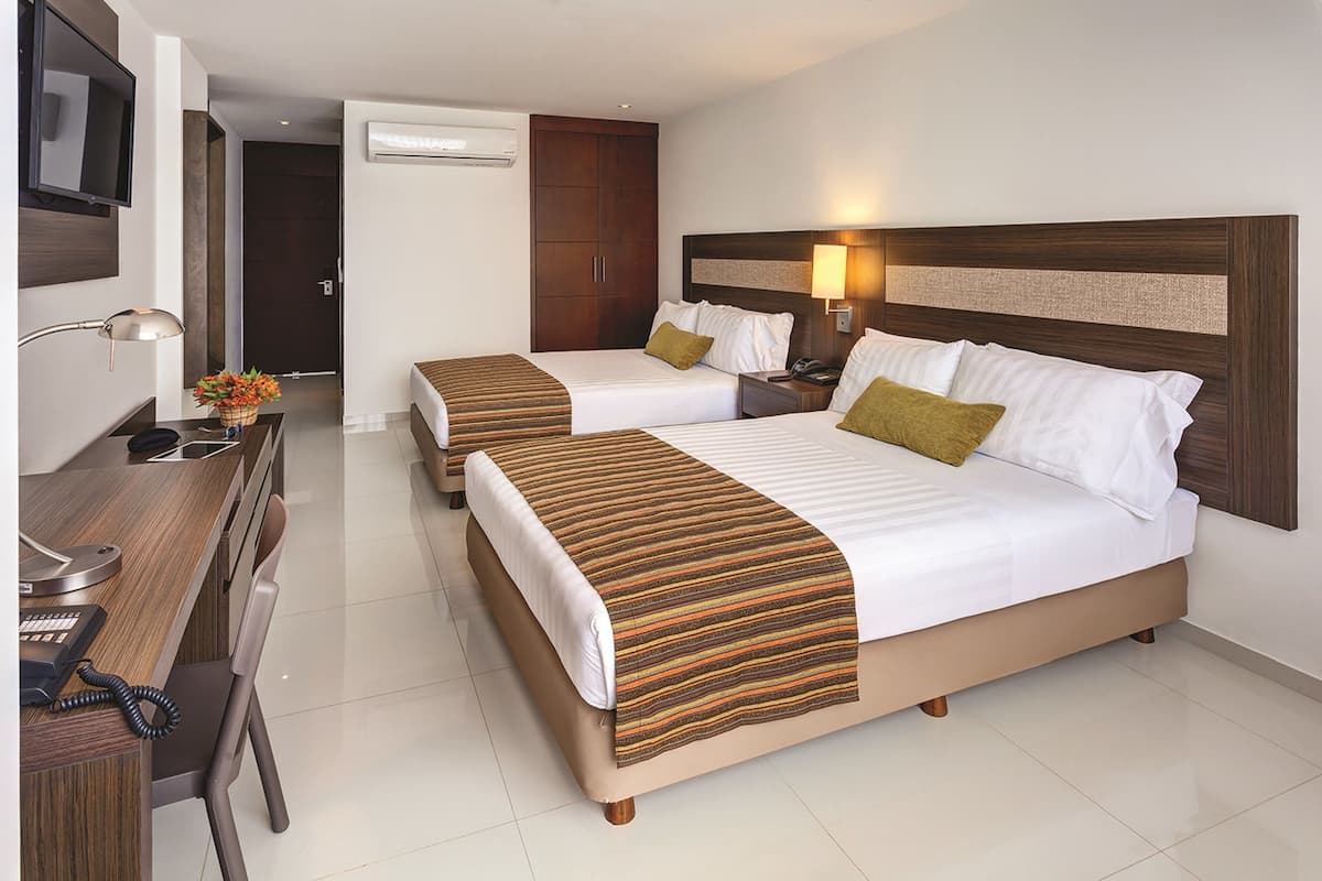 Standard Room, 2 Twin Beds | Premium bedding, in-room safe, desk, blackout drapes