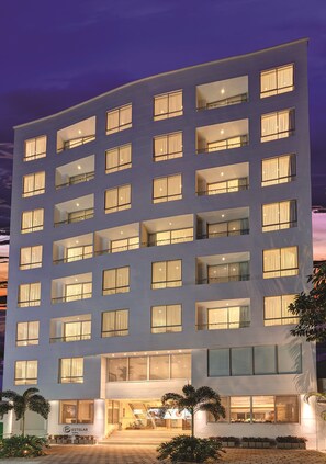 Vista frontal de la propiedad