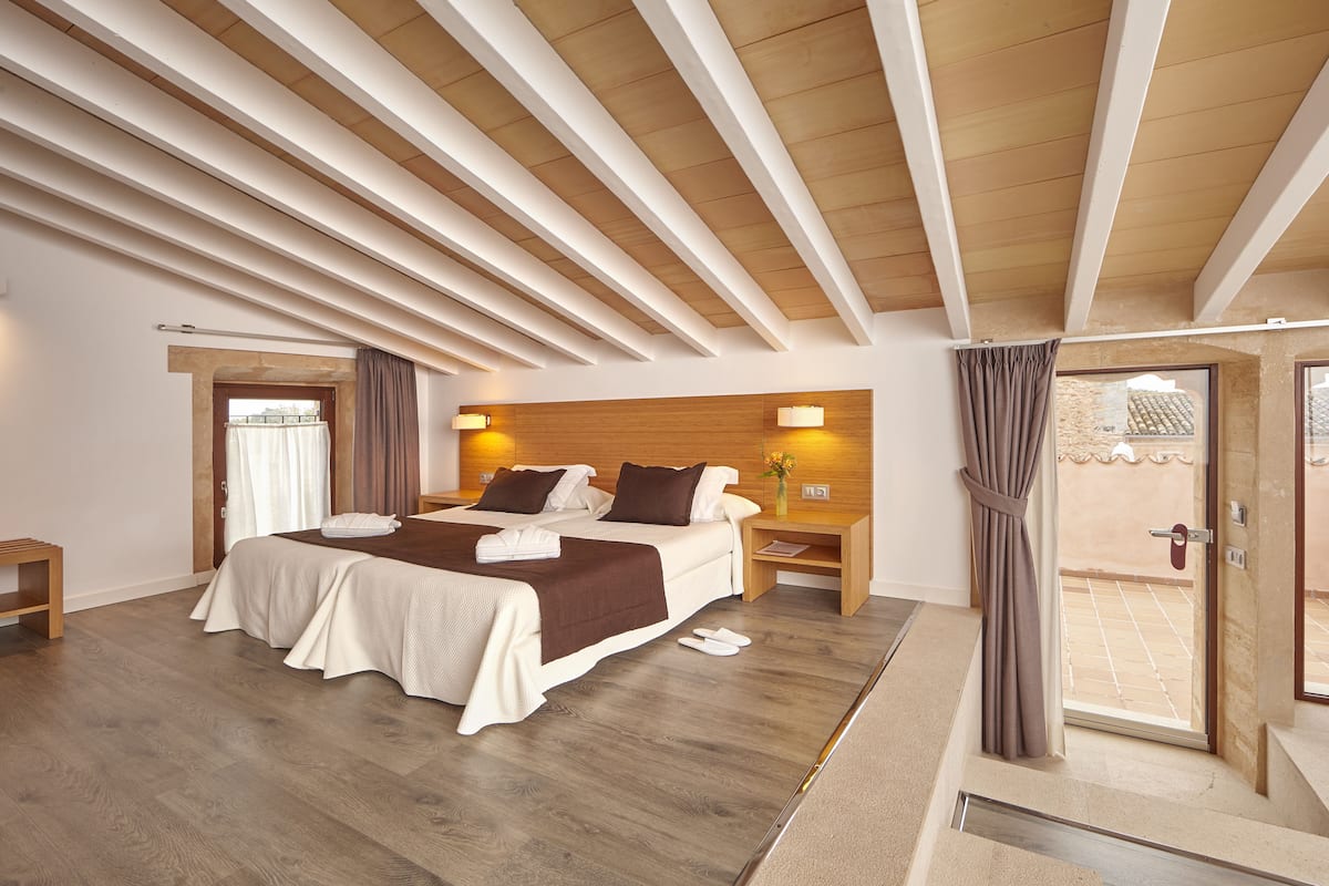 1 bedroom, premium bedding, minibar, in-room safe