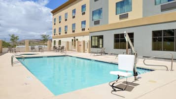 Outdoor pool, sun loungers