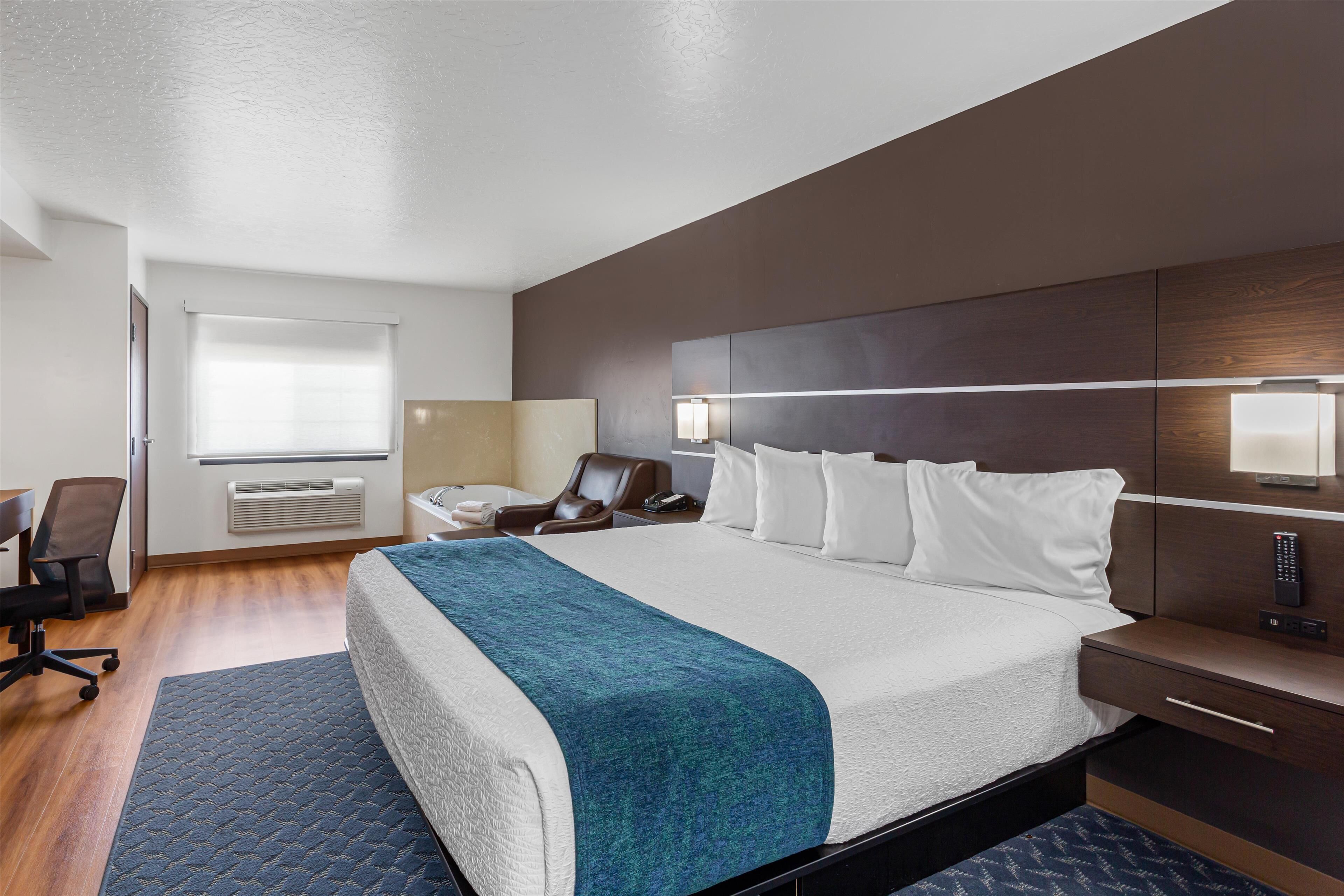 standard room, 1 king bed, non smoking, jetted tub (full kitchen) | desk, laptop workspace, soundproofing, iron/ironing board