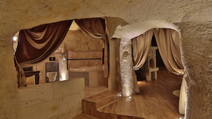 Executive Room | Living area | LED TV, heated floors - Golden Cave Suites (Ürgüp)
