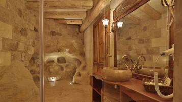 Executive-Zimmer | Badezimmer | Duschwanne, kostenlose Toilettenartikel, Haartrockner, Hausschuhe