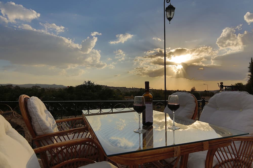 Golden Cave Suites